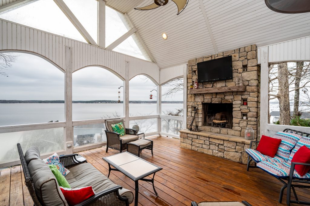 Outdoor hearth room